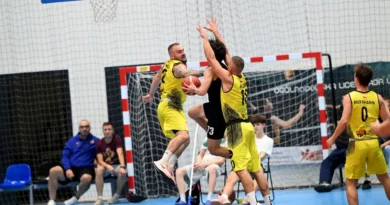 Koszykówka Międzyszkolny Ośrodek Sportowy w Wieliczce - Mecz seniorów UKS REGIS Wieliczka - AGH